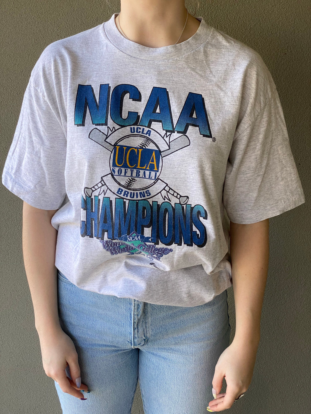 1995 UCLA softball white T-Shirt (L)